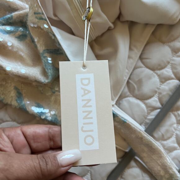 Gianni Bini × DANNIJO “Twiggy” Shift Dress – Sequin Palm Print - Picture 4 of 4